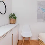Cosy For 5 Guests Wrzeszcz By Renters