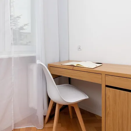 Cosy For 5 Guests Wrzeszcz By Renters