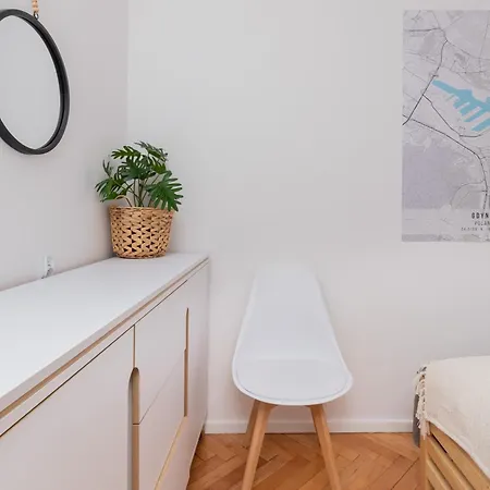 Cosy For 5 Guests Wrzeszcz By Renters