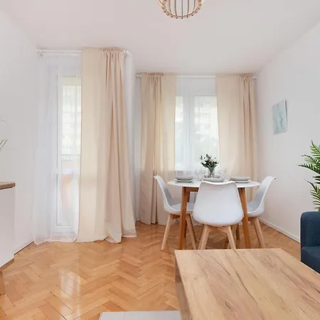 Cosy For 5 Guests Wrzeszcz By Renters Apartamento Gdansk